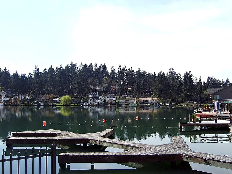 Lakewood Bay on Oswego Lake in Lake Oswego, Oregon